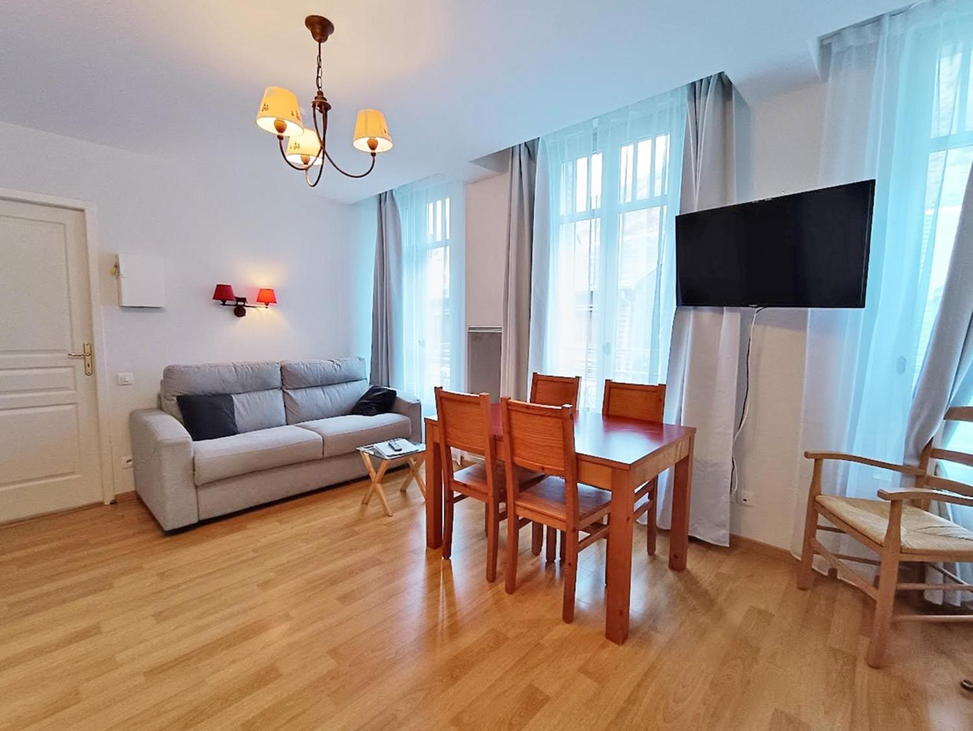 Il Etait Une Fois Luchon, T2, Centre Luchon, Wifi, Casier A Skis, Ascenseur, 4 Personnes Apartment Bagnères-de-Luchon Екстериор снимка